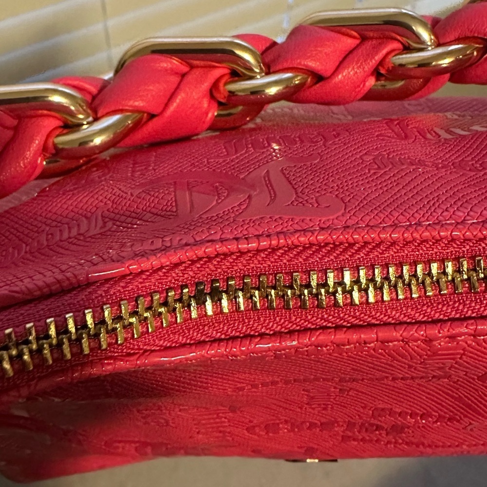 Juicy Couture Vibrant Pink Shoulder Bag with Gold Accents - Picture 3 of 5
